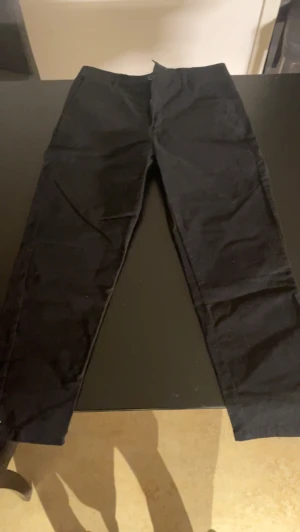 Svarta chinos - Svarta chinos från H&M