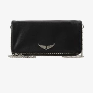 Zadig & Voltaire väska  - Säljer nu min fina fina zadig & Voltaire (rock studs kuvertväska)  som är använd sparsamt så den är fortfarande i fint skick😍säljer billigare då jag tappat bort det andra tjockare bandet, annars är väskan superfin verkligen lite rost men ska gå och fåbort