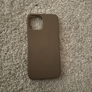 Mobilskal iPhone 12 - Mobilskal använts några enstaka gånger