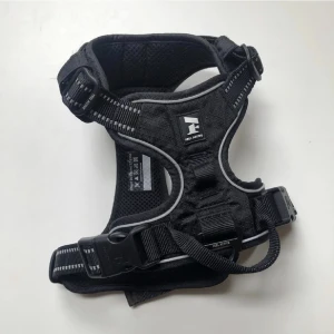 Hundsele - Från Feel Active köpt på Atken Zoo. Nypris 399 kr.använd några enstaka gånger. I nytt skick och inga fel.