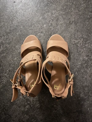 Klack/ heels - Jättesnygga och bekväm klack i storlek 37 och i bra skick med bra balans 