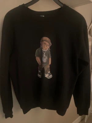 Fashionbear collegetröja  - Säljer denna Fashionbear collegetröja som ny 👍🏼