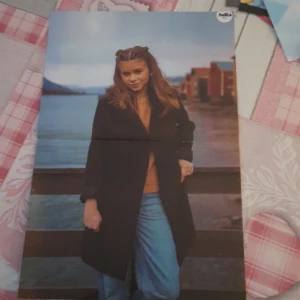 Little Mix/eMMa poster - Det är en poster. Den är i bra skick. Kan skicka fler bilder.