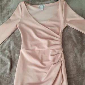 Klänning  - Klänning 