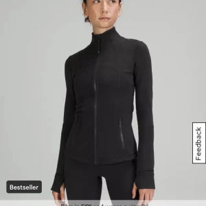 lululemon define jacket - Kollar intresset på min oanvända lululemon define jacket som formar kroppen väldigt fint. Tyvärr är den lite stor på mig som vanligtvis har xxs. Väldigt populär! Nypris runt 1200kr. Byter helst mot en i strl 0 annars kan jag sälja för ett bra pris.☺️ 