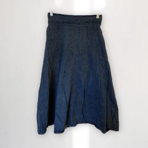 Jeanskjol - Fint skick, väldigt tajt i midjan