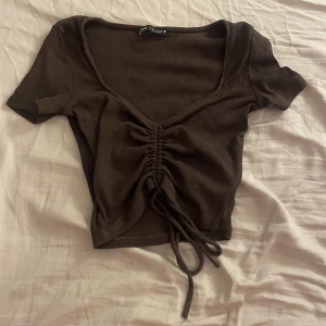 Topp zara - Säljer denna bruna topp från zara. 90 inkl frakt 