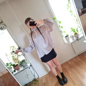 Carin wester blus - Blus från Carin Wester i flowy metallic silver-rosa. // stlk 40 eller supersnygg oversize (jag=36/38)