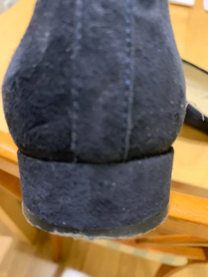 Hobbs, marinblå ballerina i mocka - Bra skick