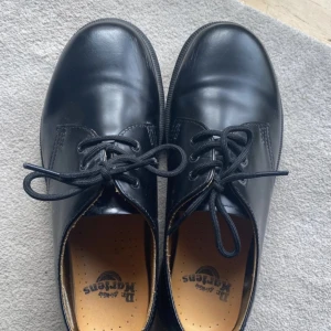 Dr Martens stl 39❤️‍🔥 - Intressekoll Dr Martens storlek 39, bra shick o as snygga <33  Pris kan eventuellt då diskuteras 