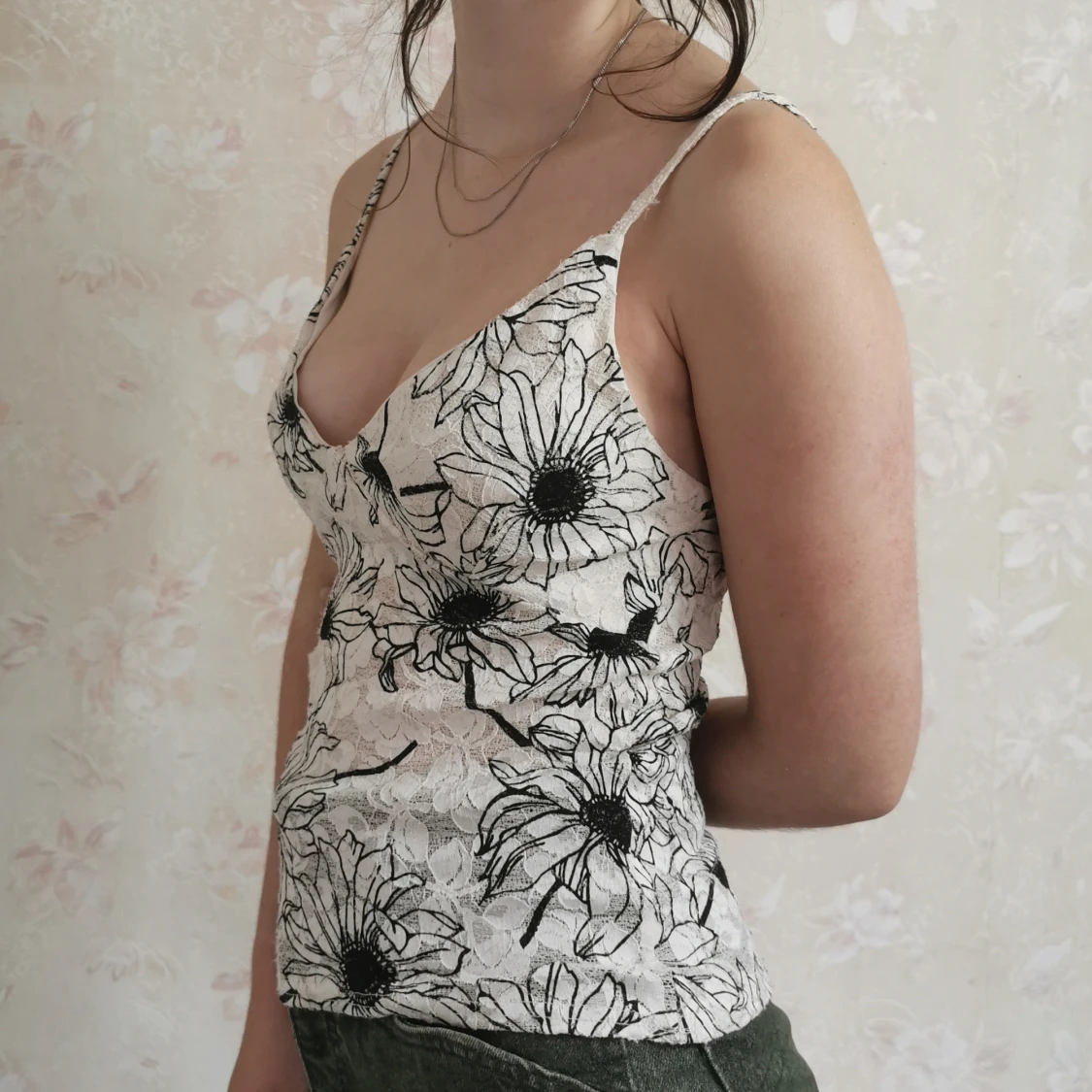 Blommig svartvitt linne från secondhand  - 90