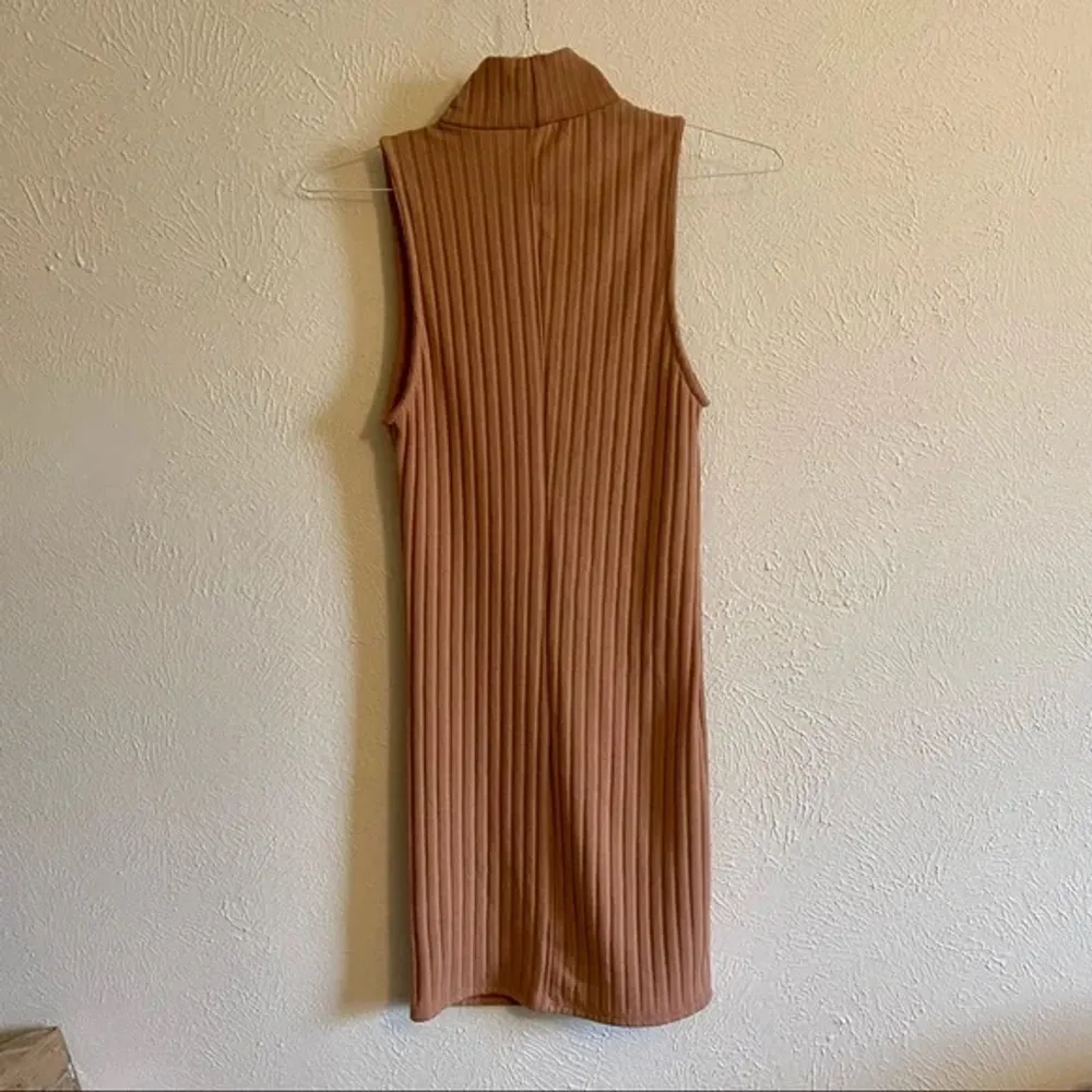 Kendall & Kylie (Jenner) brand for PacSun Cute ribbed casual dress in a dusty rose color that can be dressed up or down. Very comfy with stretchy material. Klänningar.