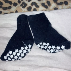 Sockar  - Halksockar i bra skick.( Knappt använda)