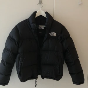the north face puffer jacket  - I’ve had this jacket for about two years now, but there are no significant signs of wear. It looks great!