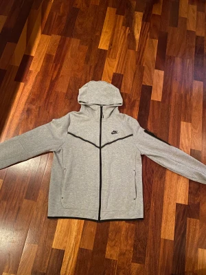 Nike Tech Fleece - Skick 9/10 använd ett fåtal gånger  Pris kan diskuteras mötas upp i Göteborg/Kungsbacka  Betalning skes via Swish eller kontant   