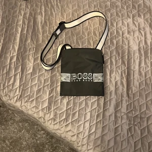 Hugo boss - En  Hugo boss bäg koden är för bevis på att den är ekta