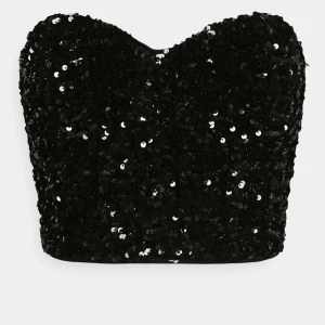 Topp - Svartglittrig topp perfekt till nyår, endast använd 1 gång! Köpt från Gina tricot via Zalando. Helt slutsåld! Köpare står för frakt💕