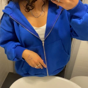 Kofta - Säljer min jätte snygga blåa kofta i storlek S/M! 