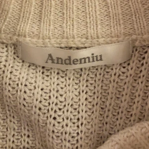 Andemiu tröja - Säljer pg av att jag inte använder den