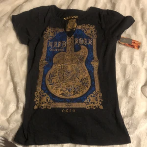 Cool t shirt - Unik hard rock cafe t shirt från Oslo. Skriv om ni har några frågor!💕