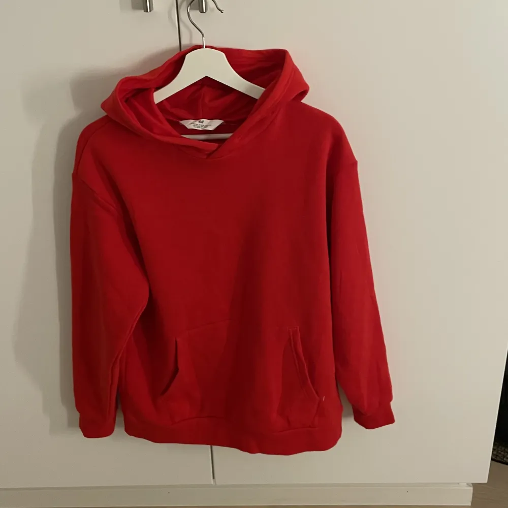 Röd hoodie från H&M. Stl 170. Hoodies.