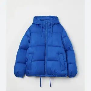 Hej! Jag söker denna jacka från H&M i storlek XS eller S. Kontakta mig gärna om du säljer någon! ❤️🥰