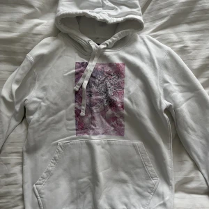 the cool elephant hoodie  - säljer min the cool elephant hoodie för att de inte kommer till användning.  Nypris - 599kr  