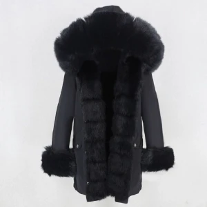 FATIMA PARKS - Säljer min fatima parks jacka då det inte längre är min stil. Inga defekter. Kan mötas upp i malmö. Äkta päls.Tar emot byten.