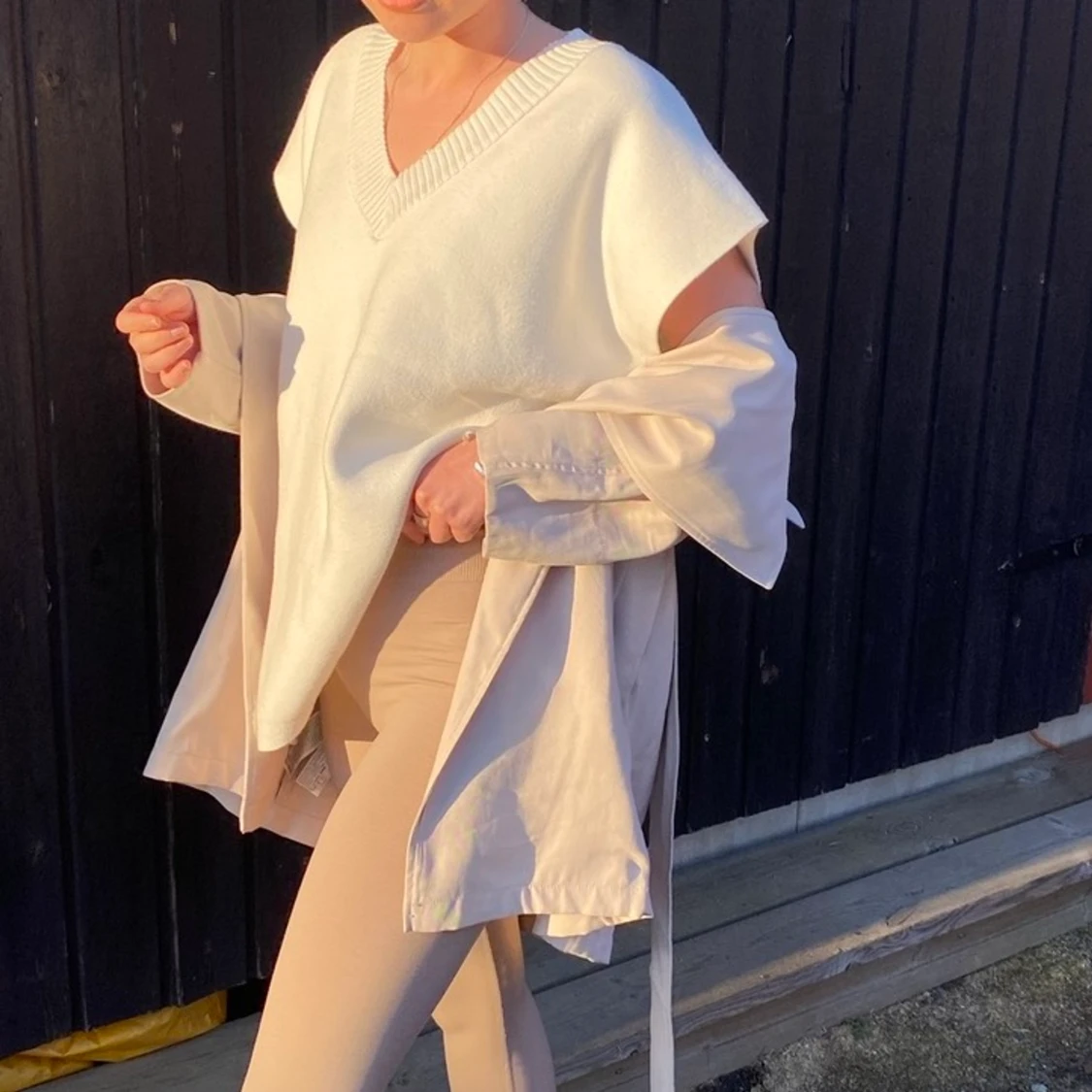 Beige/vit stickad väst  - 90