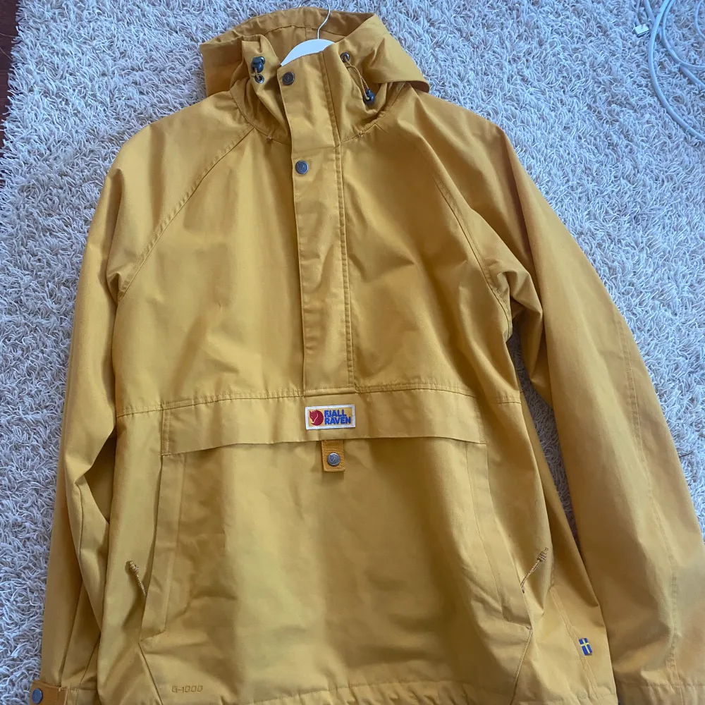 Fjällraven anorak, storlek S, mens jacka men passar för båda. Jackor.