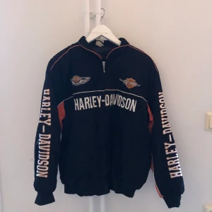 Harley Davidsson jacka - Världens ballaste bomberjacka från HD