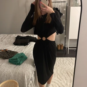 Klänning  - Supersnygg klänning från hm. Aldrig använd! 💖