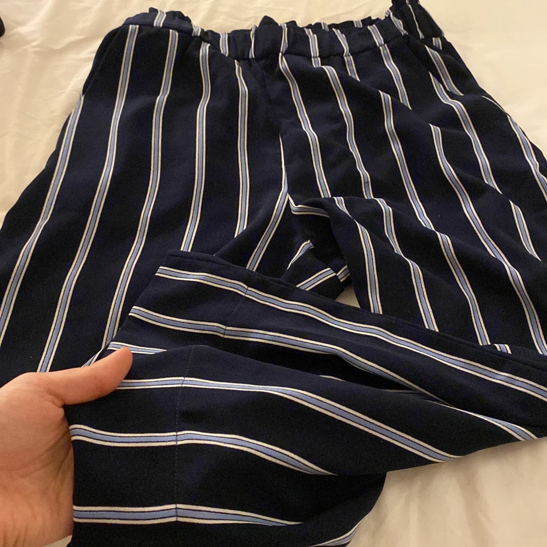 Randig blå byxa från H&M  - 91