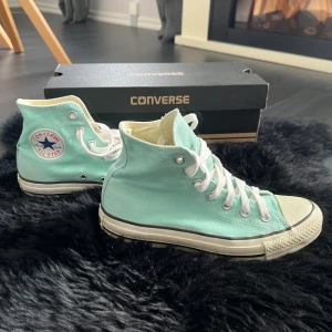 Converse - Mintgröna converse i storlek 37,5. Nypris ca 900kr.   Pris kan diskuteras