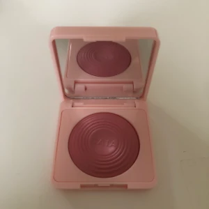 Caia rouge  - Oanvänd rouge från caia i färg strawberry passion 