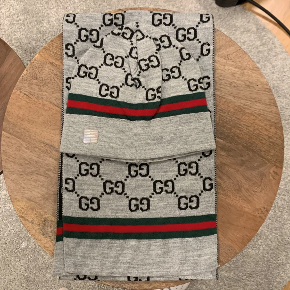 Gucci Mössa + Halsduk