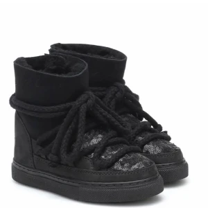 Inuikii  - Säljer nu dessa fina Inuikii, slutsålda och finns inte längre att köpa! Storlek 40 men små i storleken. Inte rengjorda på bilderna men detta ordnar jag såklart innan. 💕 skriv vid frågor