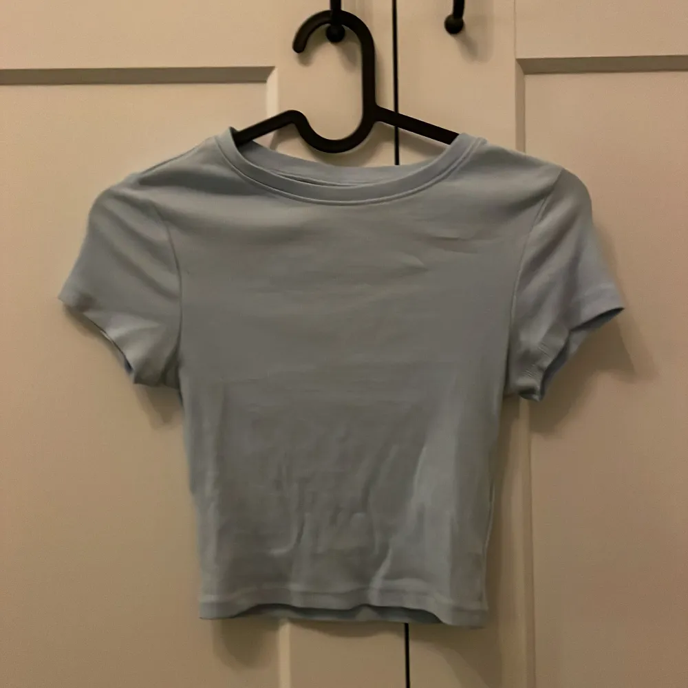 Ljusblå t-shirt från new yorker, säljer pga för liten, köparen står för frakten 💞. T-shirts.