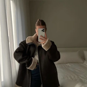 Pilotjacka - Pilotjacka från Na-kd. Använd ett fåtal gånger, som ny. 