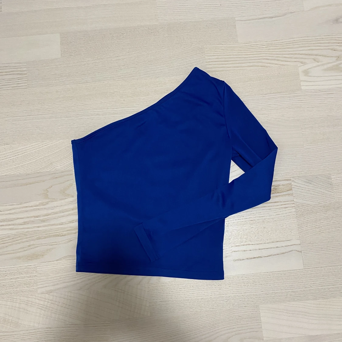 En ärmad blå tröja - 91