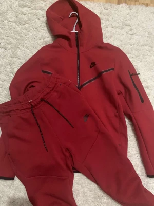 Nike tech  - Nike tech set, använda fåtal gånger, cond 10/10