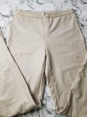 Skinnbyxor  - Det står 38 men kan passa bäst storlek 36