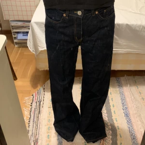 Snygga jeans - Säljer dessa snygga vida jeans från Monki. Inga tecken på användning. Bara att höra av sig om du undrar något🥰