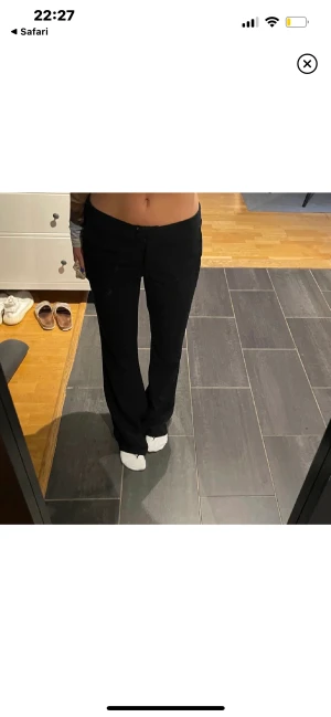 Svarta kostymbyxor  - Jättesöta kostymbyxor svarta från Filippa K🖤🖤Strl 36 säljer då dem ej kommer till så mycket användning (köpta för över 2000kr)💕