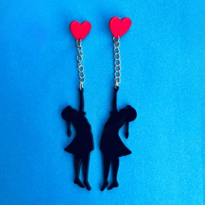 Bansky örhängen ❤️ - Guldfärgad kedja. Fri frakt ❤️