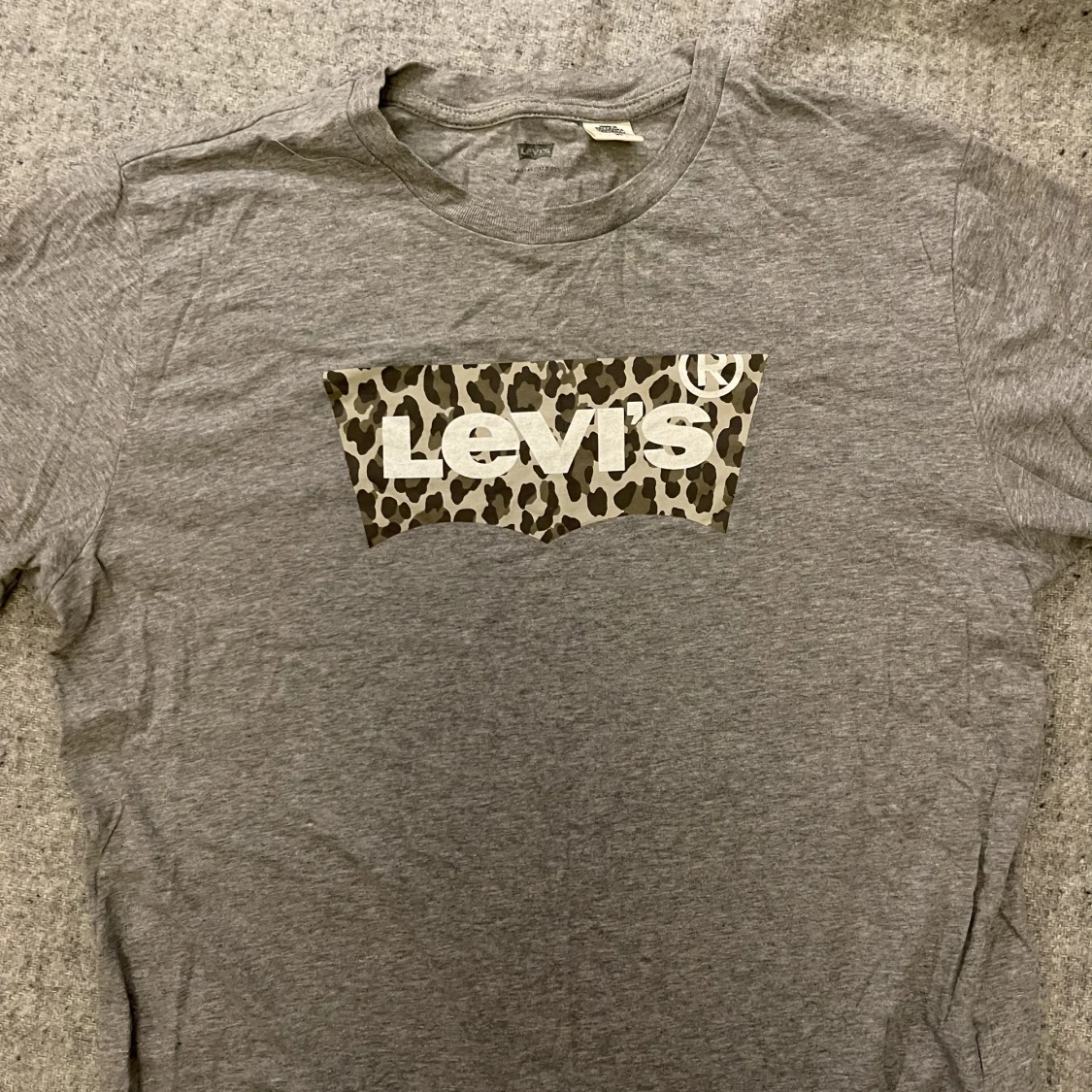 Levi’s med leopard tryck