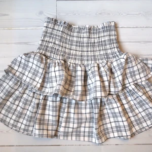 Rutig kjol - Supersöt kjol! Använd endast några gånger. 