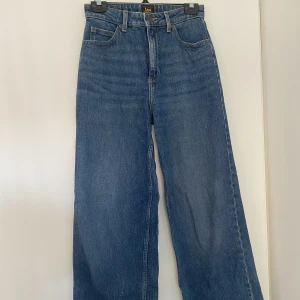Vida Lee Jeans - Lee jeans, modell ”Stella a line”. Strl 26/33. Fint skick:)