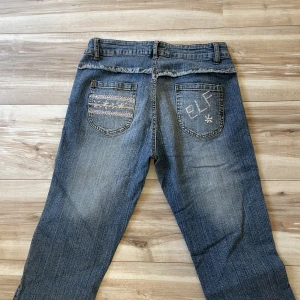 Jeans  - Coola jeans med patches 