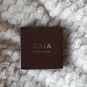Caia bombay bronzer - En helt oanvänd caia matte bronzer i bombay